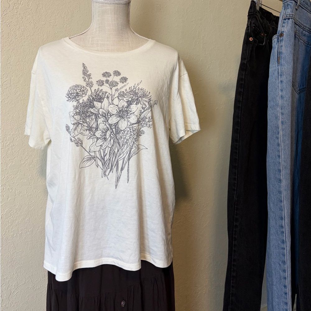 Cotton Floral Botanical Bouquet Graphic Lightweight Cozy Boho Hippie Tshirt